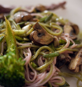 Sobas, champignons et brocolis